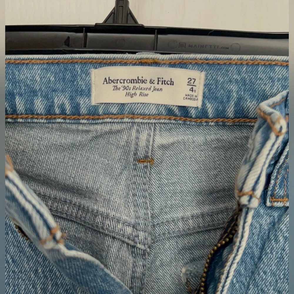 Abercrombie High Rise 90s Relaxed Jean - Picture 2 of 4